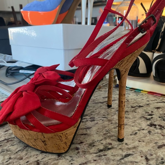 Red Bebe pump - Picture 2 of 5